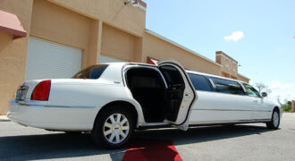 lincoln-stretch-limo-Easley